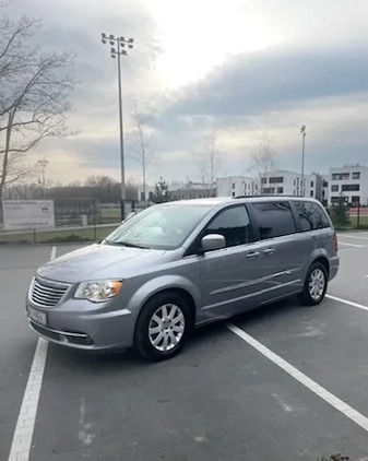 Chrysler Town &amp; Country cena 43777 przebieg: 266781, rok produkcji 2013 z Warszawa małe 154